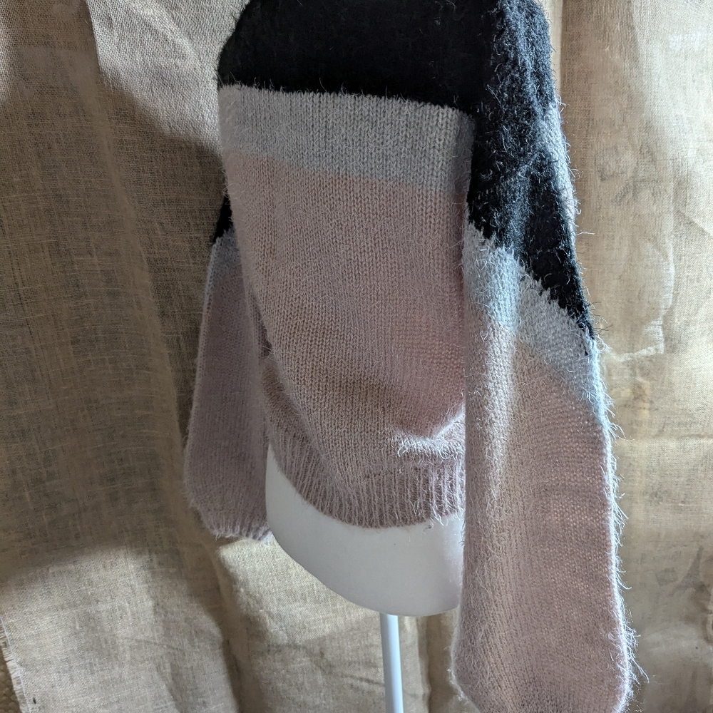 LUSH | Color Block Sweater - Picture 5 of 8